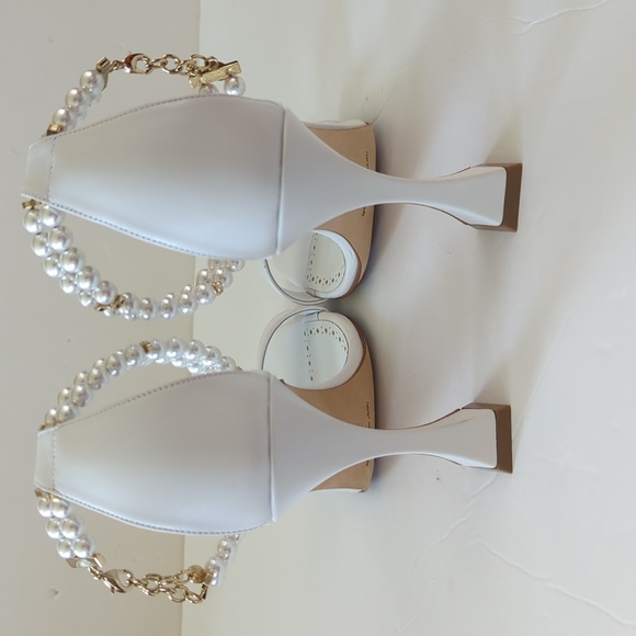 NWT Manolo Blahnik Charona Imitation Pearl Sandals - Picture 4 of 8